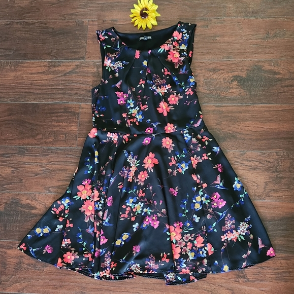 EXPRESS FLORAL DRESS 👗 ✨️ - Picture 2 of 7